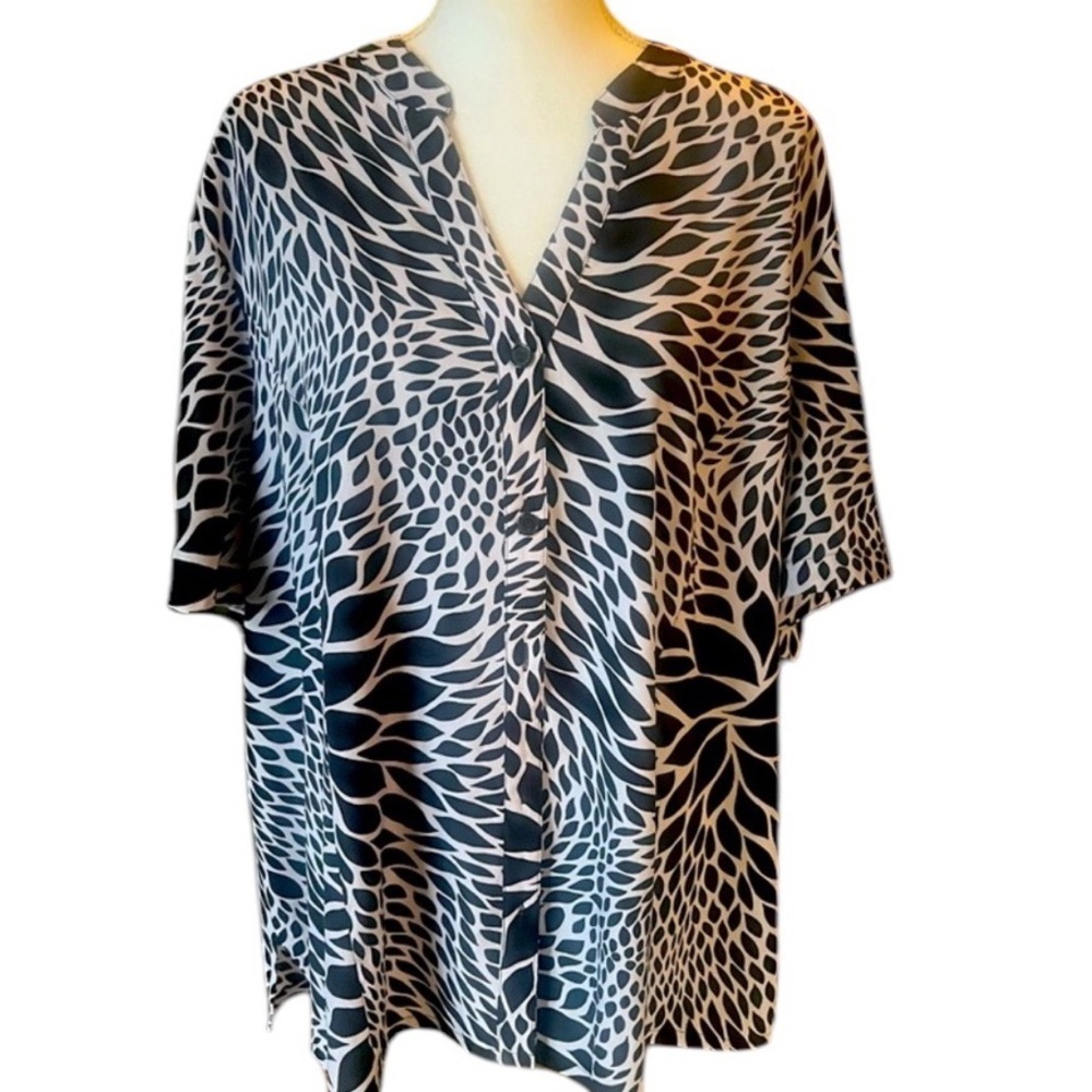 Maggie Barnes Black and Cream Abstract Print V-Neck Tunic - Picture 2 of 14